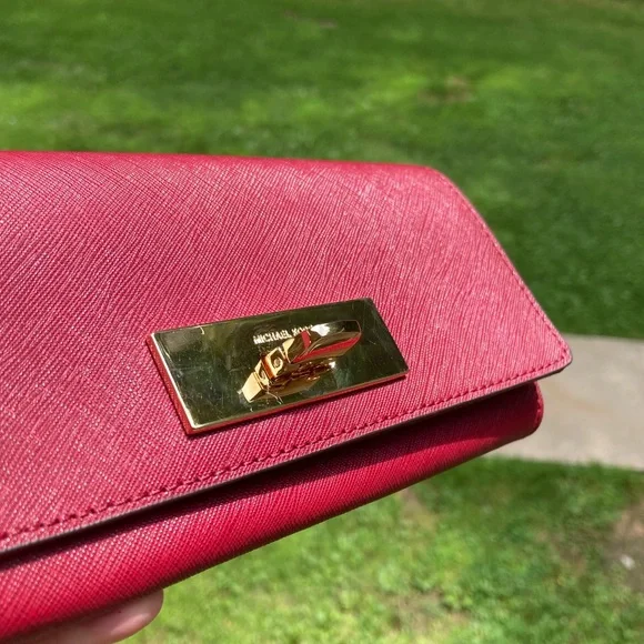 NEW Michael Kors Callie Cherry Red Leather Large Wallet Turn Lock Gold Hardware - Picture 6 of 17